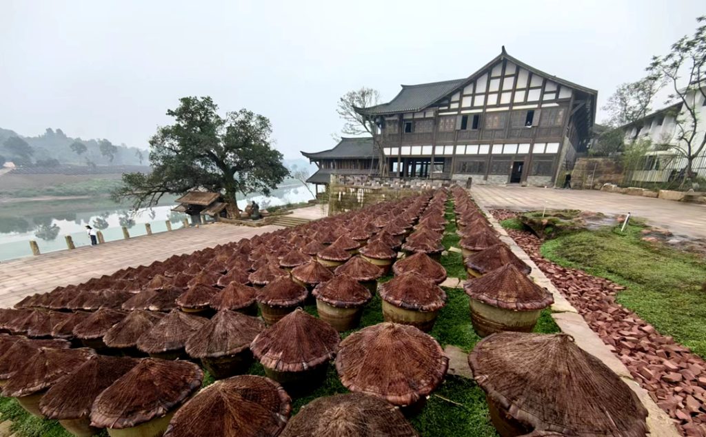 泸州市新联会新媒体分会走进先市酱油 “触摸”非遗技艺(图9) 泸州市新联会新媒体分会走进先市酱油 “触摸”非遗技艺
