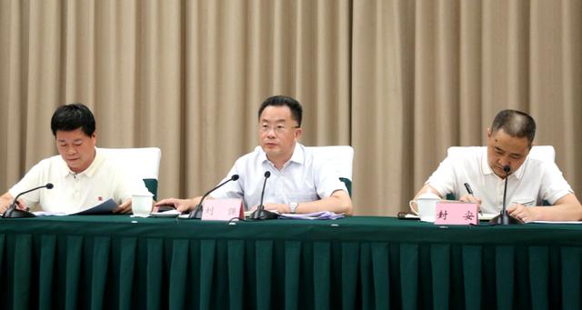 中共泸州市委书记刘强对防汛减灾工作作了紧急安排 应对两江洪峰过境泸州(图1) 中共泸州市委书记刘强对防汛减灾工作作了紧急安排 应对两江洪峰过境泸州(图1)