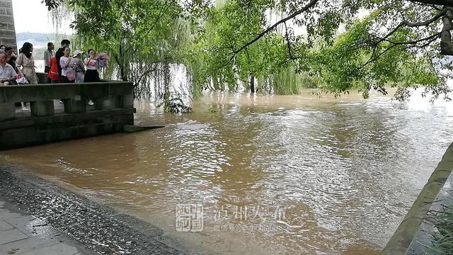 中共泸州市委书记刘强对防汛减灾工作作了紧急安排 应对两江洪峰过境泸州(图5) 中共泸州市委书记刘强对防汛减灾工作作了紧急安排 应对两江洪峰过境泸州(图5)