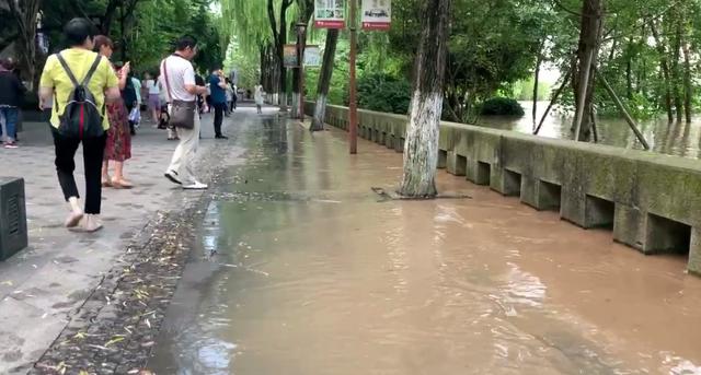 中共泸州市委书记刘强对防汛减灾工作作了紧急安排 应对两江洪峰过境泸州(图7) 中共泸州市委书记刘强对防汛减灾工作作了紧急安排 应对两江洪峰过境泸州(图7)