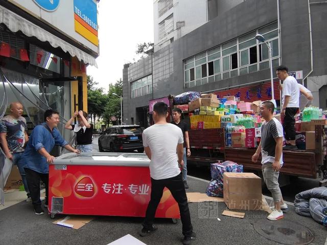 中共泸州市委书记刘强对防汛减灾工作作了紧急安排 应对两江洪峰过境泸州(图14) 中共泸州市委书记刘强对防汛减灾工作作了紧急安排 应对两江洪峰过境泸州(图14)