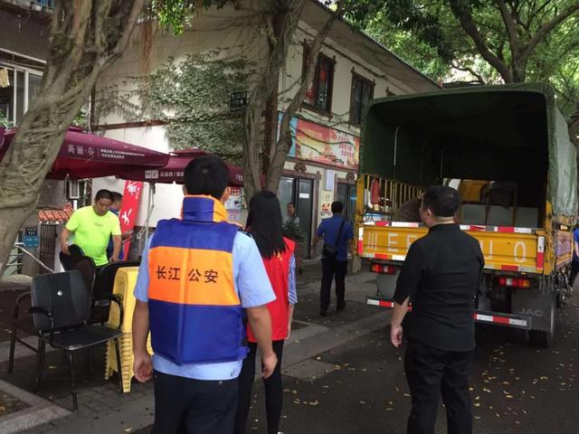 中共泸州市委书记刘强对防汛减灾工作作了紧急安排 应对两江洪峰过境泸州(图20) 中共泸州市委书记刘强对防汛减灾工作作了紧急安排 应对两江洪峰过境泸州(图20)