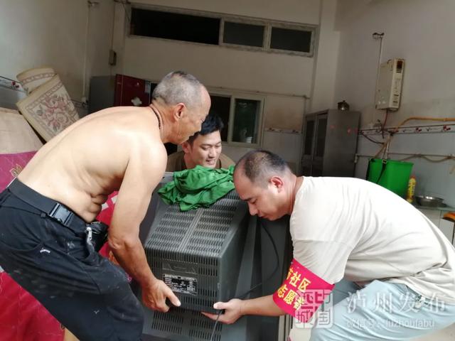 中共泸州市委书记刘强对防汛减灾工作作了紧急安排 应对两江洪峰过境泸州(图29) 中共泸州市委书记刘强对防汛减灾工作作了紧急安排 应对两江洪峰过境泸州(图29)