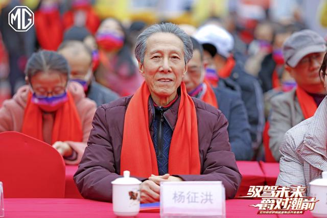 购车新去处!“驭驾未来,爵对潮前”云川战区泸州铭驰新店开业(图4) 购车新去处!“驭驾未来,爵对潮前”云川战区泸州铭驰新店开业